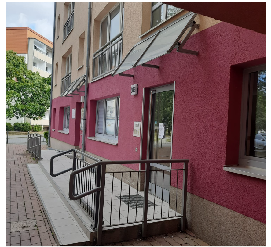 Eingang bei Nataly Cosmetics, Bernauer Straße 30B